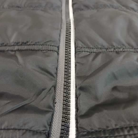 SO Authentic American Heritage sz M Black and Silver Zip Front Puffer Vest - Picture 4 of 8